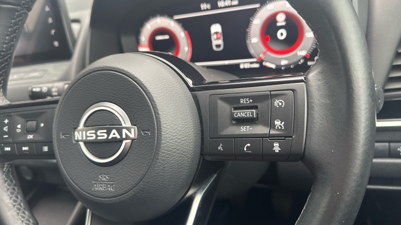 Nissan Qashqai 1.3 DiG-T MH N-Connecta 5dr Petrol Hatchback